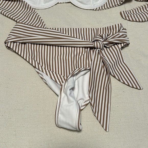 High Waisted Abercrombie bikini - Picture 4 of 4